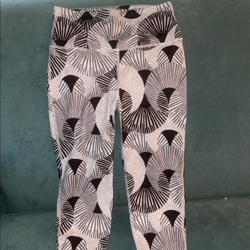 Fabletics Cropped Printed Yoga Leggings size small